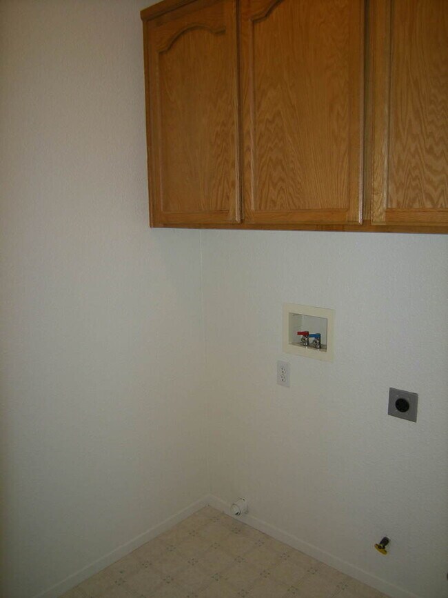 Building Photo - 2145 Beaujolais Ct
