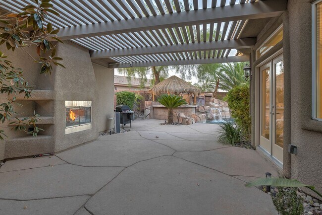 Building Photo - Executive Luxury Living with Unmatched Cit...