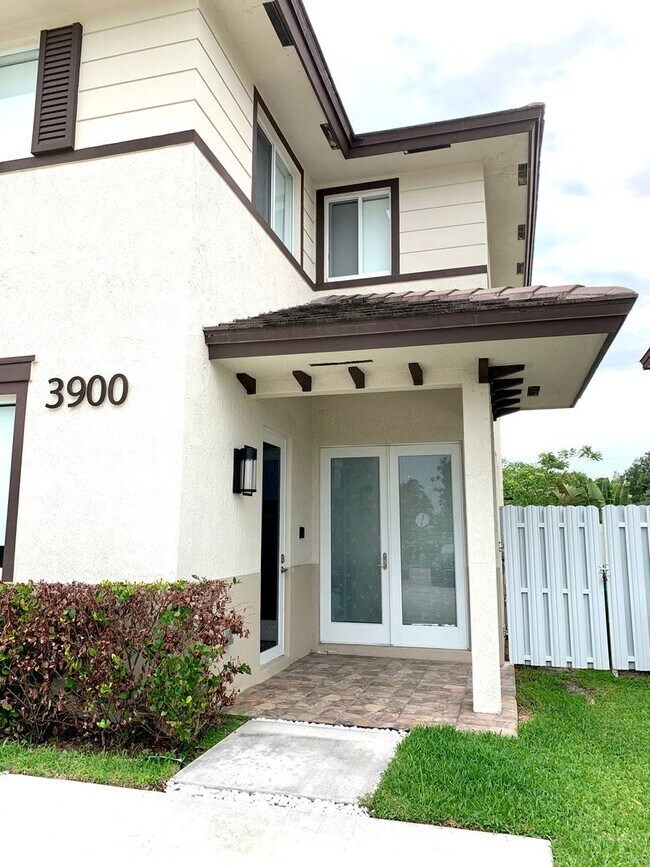 Building Photo - 3900 SW 69th Ave
