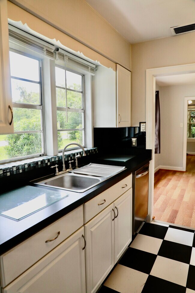 Building Photo - Magnolia Heights