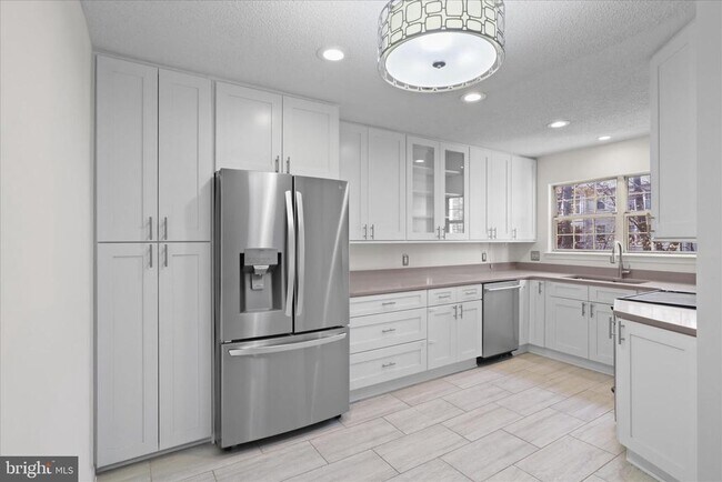 Building Photo - 12018 Golf Ridge Ct