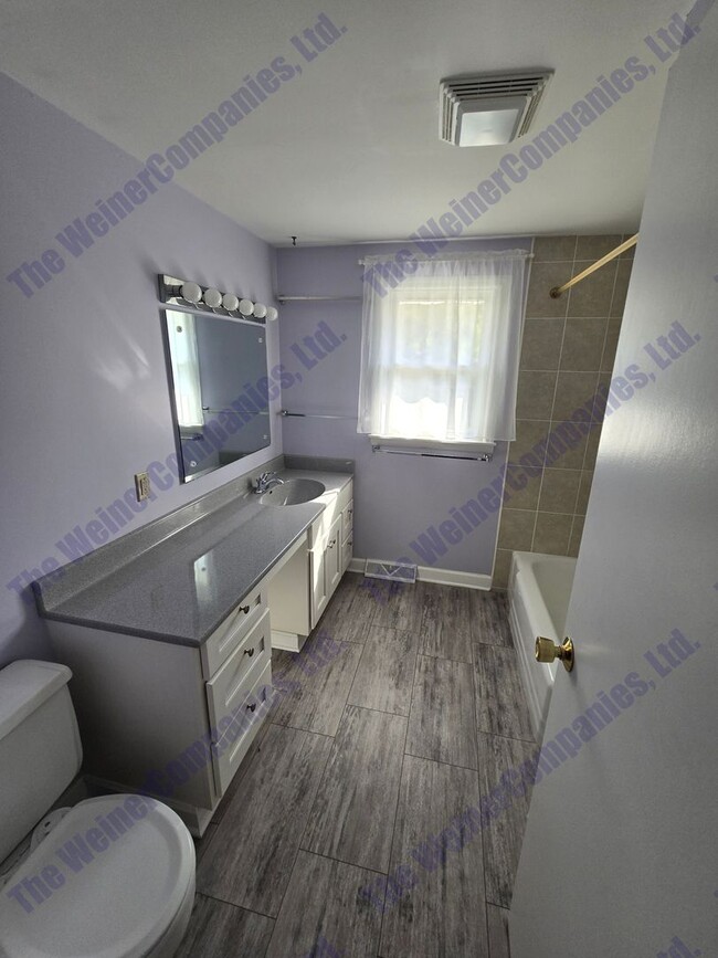 Building Photo - Gorgeous Home in South West Champaign
