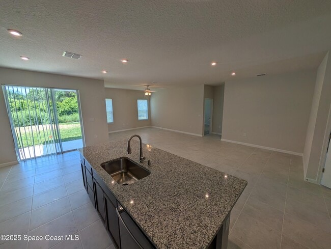 Building Photo - 2504 Landing Dr