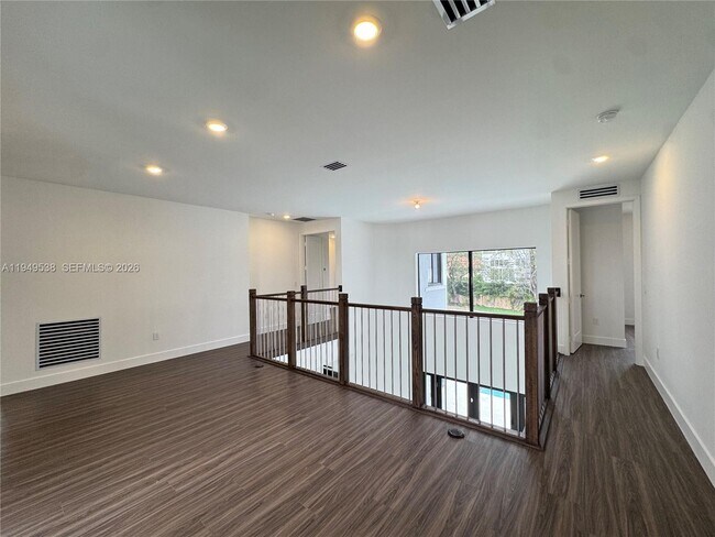 Building Photo - 19670 NE 14th Ct