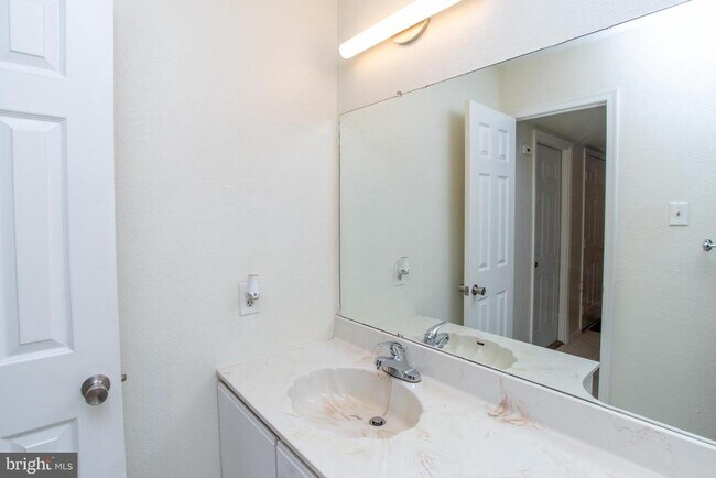 Building Photo - 1739 McNelis Dr