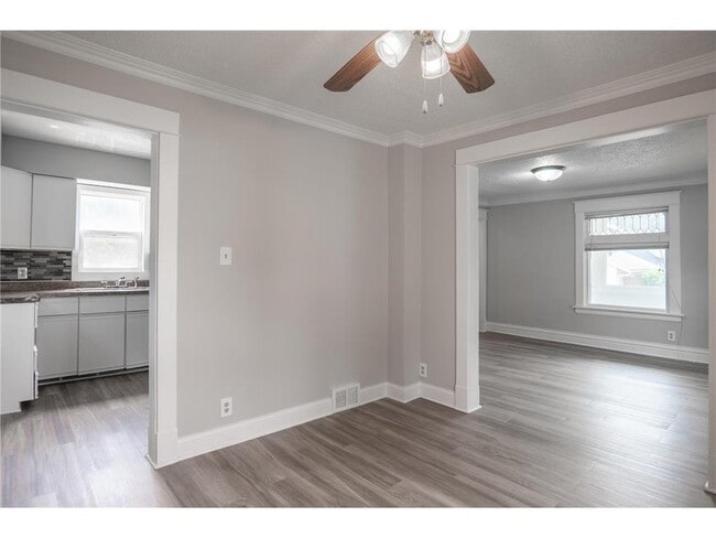 Building Photo - 938 N Cypress St