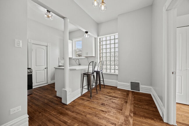 Building Photo - 3214 W Division St