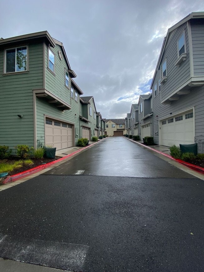 Building Photo - Livermore 3BD/2.5BA Townhouse in Great Neighborhood!