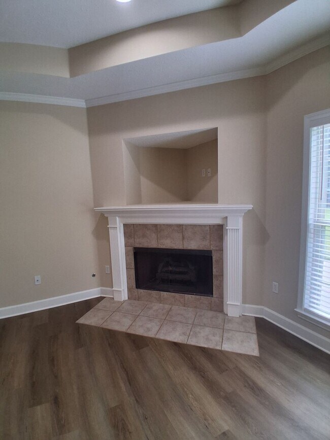 Building Photo - Beautiful 4-bedroom 2 bath home 69S Tuscaloosa