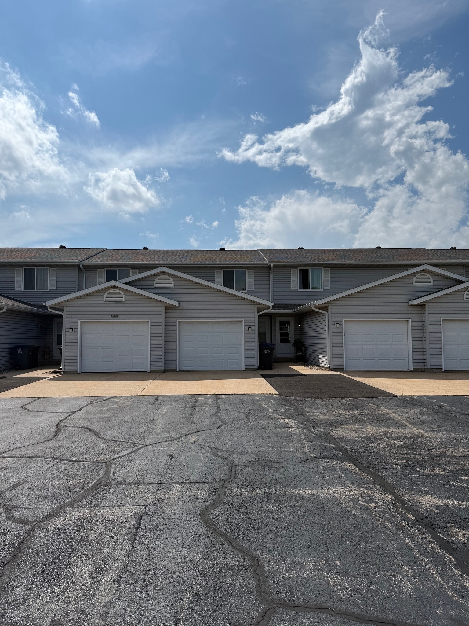 Building Photo - N1531 Fawn Ridge Dr