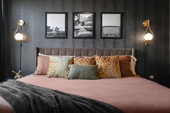 Building Photo - 2200 State St