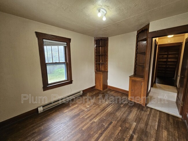Building Photo - 1405 River Rd