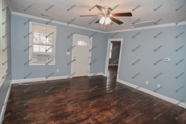 Building Photo - $900- Beautifully Updated 1-Bedroom, 1-Bat...