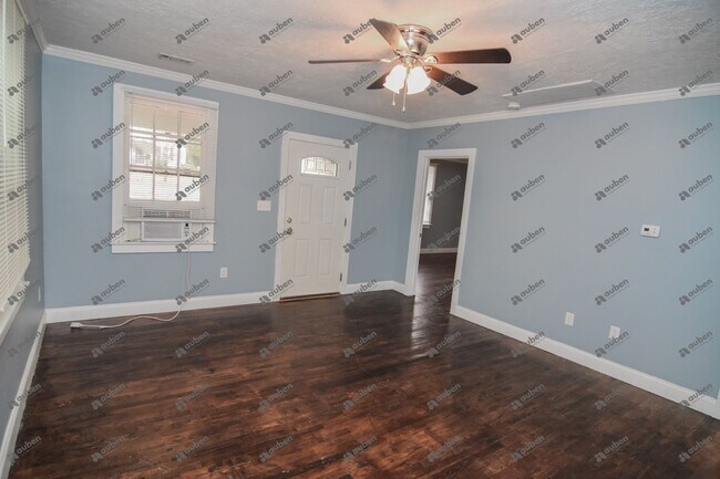 Building Photo - $900- Beautifully Updated 1-Bedroom, 1-Bathroom Duplex Unit