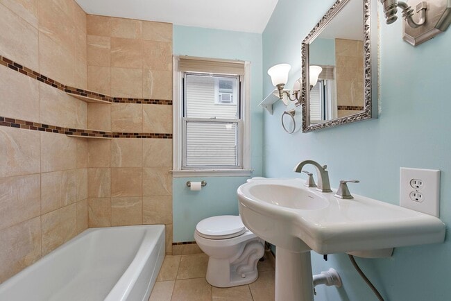 Building Photo - 2727 Bellwood Ave