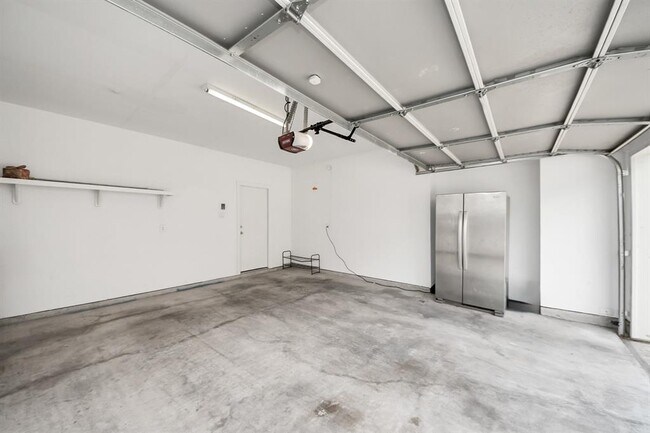 Building Photo - 3718 Main Poplar Dr