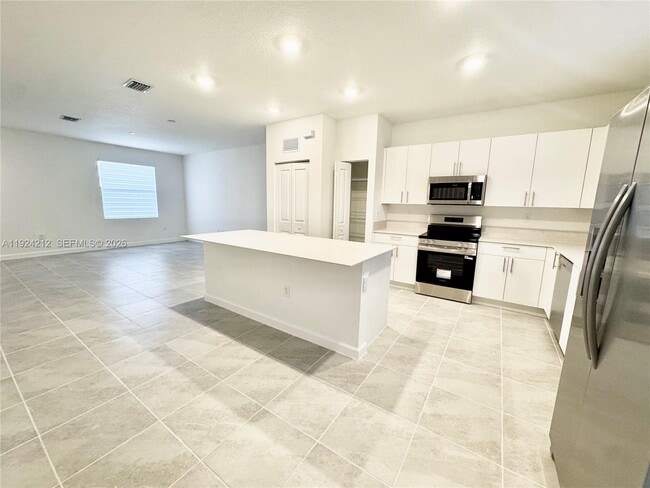 Building Photo - 1116 SE 3rd Terrace