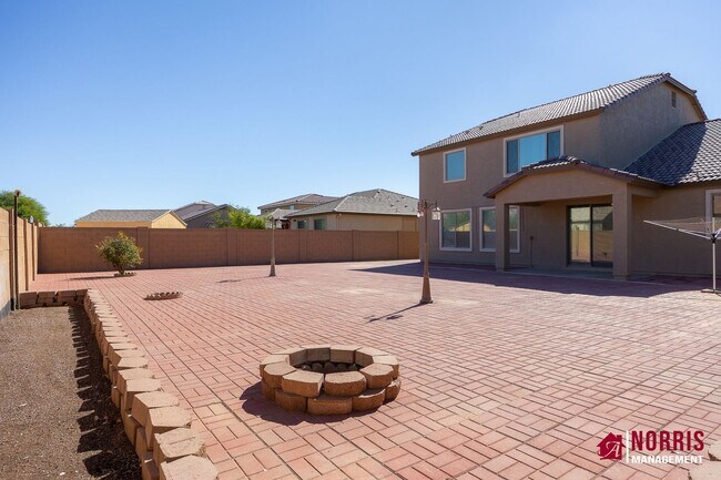 Building Photo - Beautiful Large Home Available Now!