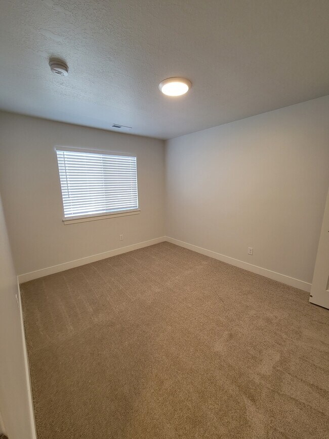 Building Photo - 1455 N 3860 W