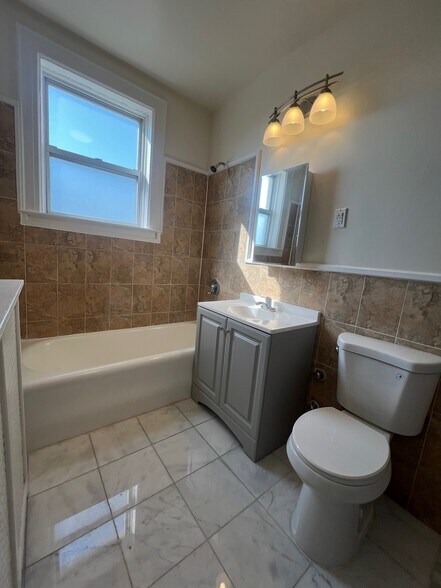 Building Photo - 155 Evergreen Pl