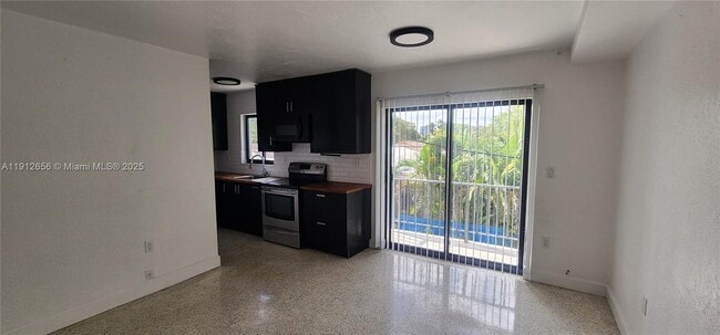 Building Photo - 1960 SW 27th Ave