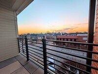 Building Photo - 700 Main St