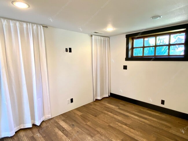 Building Photo - Unfurnished - Charming 3-Bedroom Home in D...