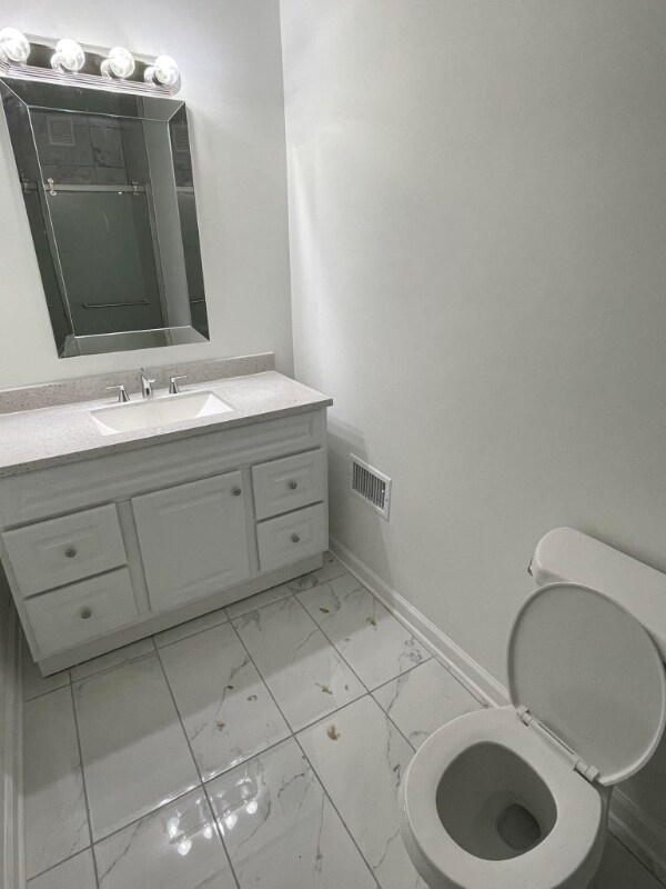 Building Photo - 1702 1/2 Walnut St