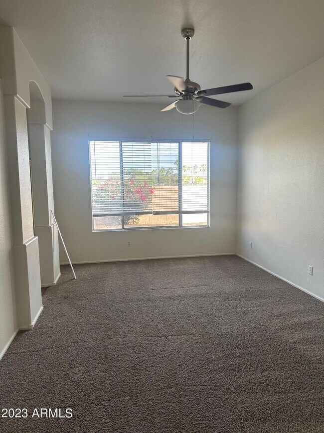 Building Photo - 2613 S 157th Dr