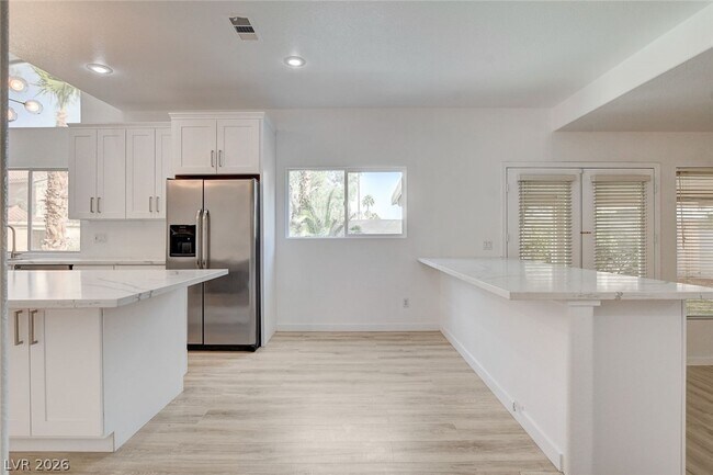 Building Photo - 8401 Desert Quail Dr