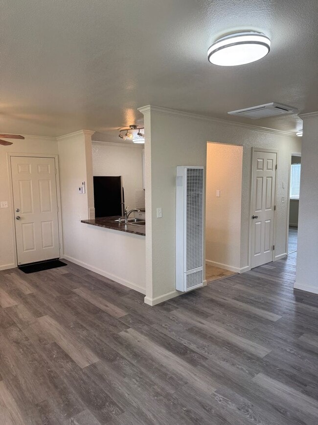 Building Photo - Single Level, Anderson Duplex near Shopping