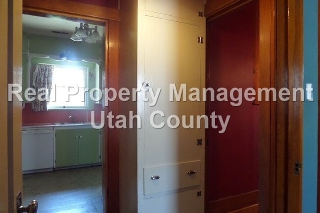 Building Photo - 159 N 400 E