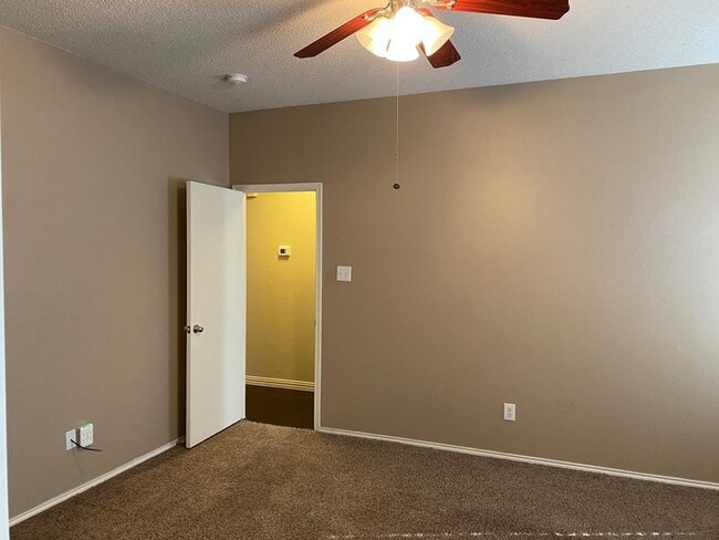 Building Photo - 9909 Carter Dr