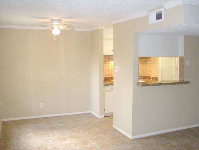 Building Photo - 8277 Kingsbrook Rd