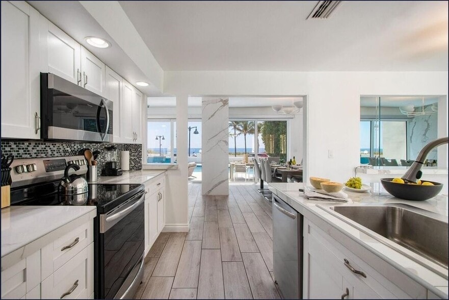 Building Photo - 3350 NE 14th Ct