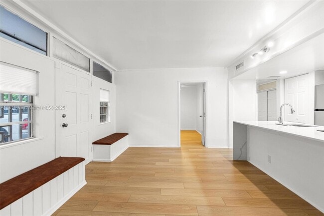 Building Photo - 15007 Coconut Ct