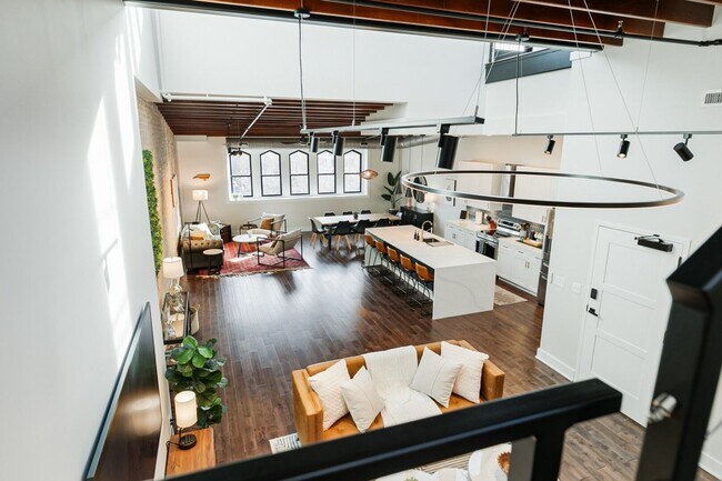 Building Photo - Penthouse in Downtown Asheville 3BD/3.5BA ...