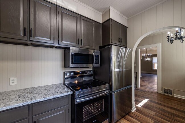 Building Photo - 1029 Katherwood Dr SW