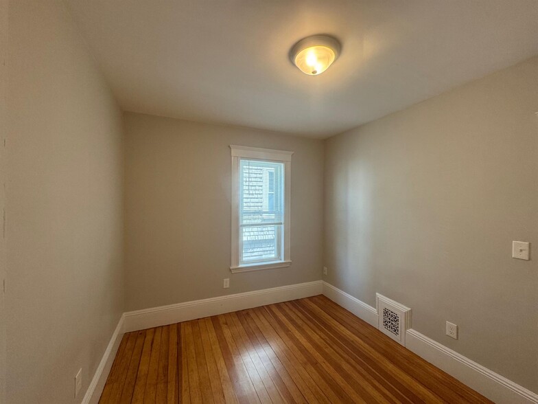 Building Photo - 11 Belmont Sq