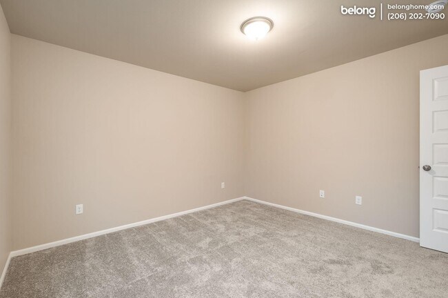 Building Photo - 3878 79th Dr NE