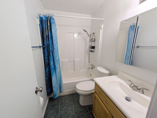 Building Photo - 6255 Bedford Dr
