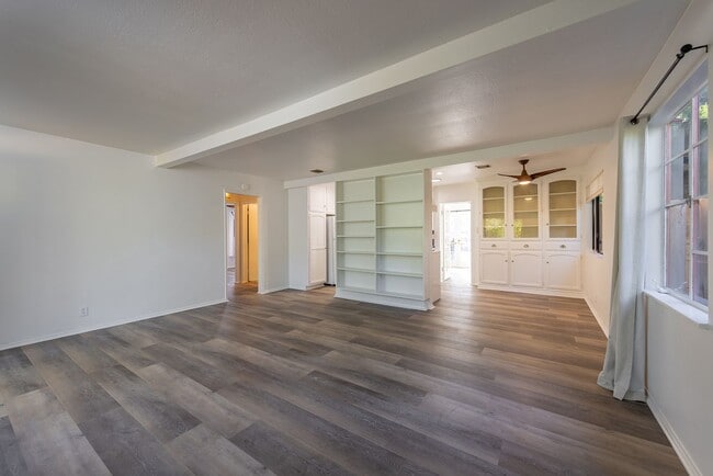 Building Photo - Prime Ojai Location!