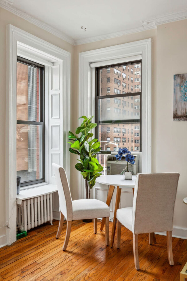 Building Photo - 300 E 69th St