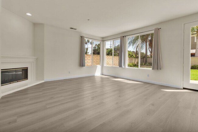 Building Photo - 10 Clearwater Cove