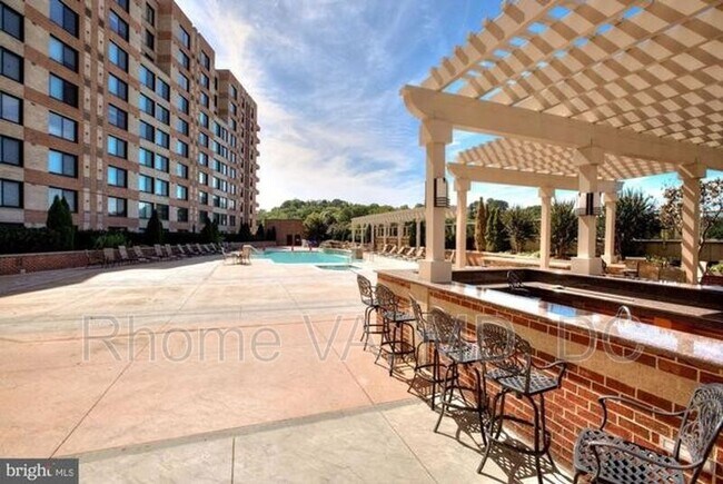 Building Photo - 2451 Midtown Ave