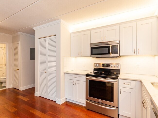 Building Photo - 28 Lee St