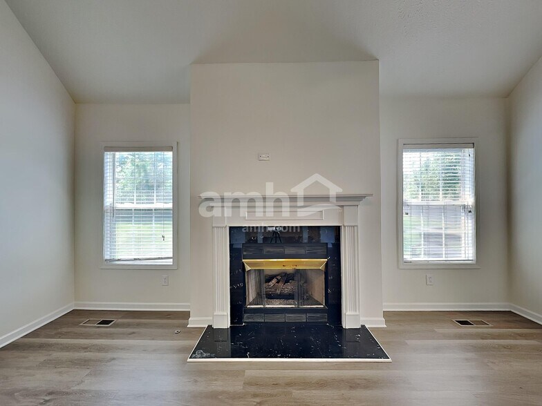 Building Photo - 614 Worthington Pl