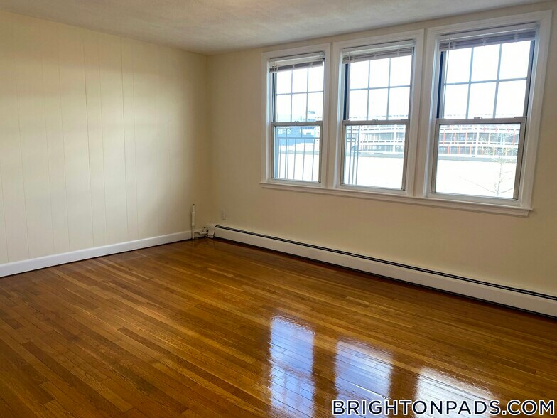 Building Photo - 168 N Beacon St