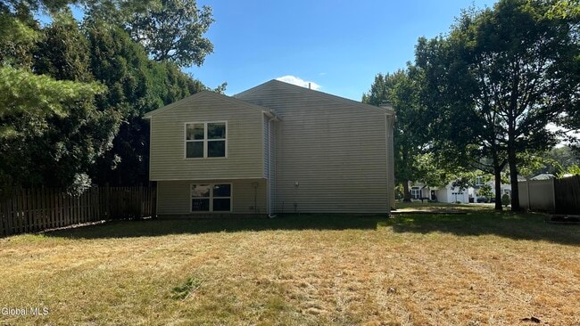 Building Photo - 21 Skylark Dr