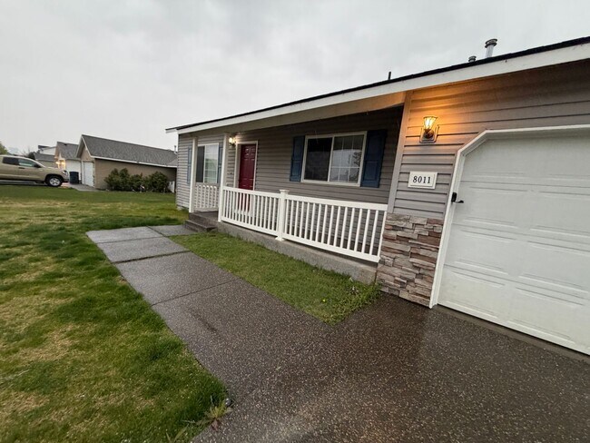 Building Photo - New paint! 4 Bedroom in West Pasco close to Maya Angelou Elementary!